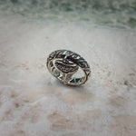 Carregar imagem no visualizador da galeria, surf anello in argento 925 con  pendente dente di squalo
