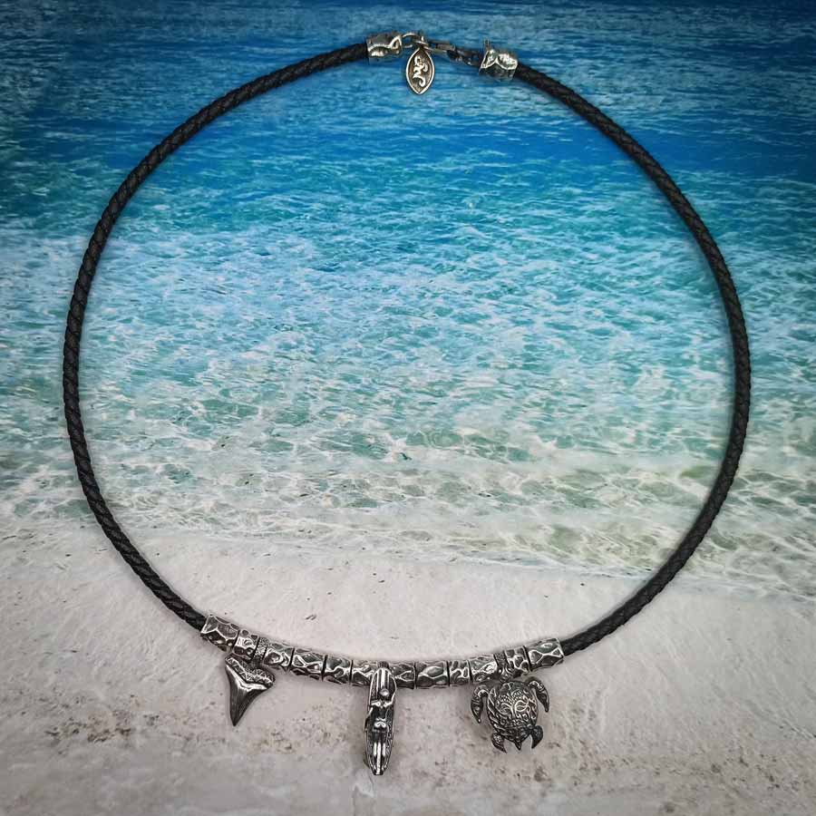 collana surf argento925 handmade con charms raffiguranti surfista,tartaruga e dente di squalo.Passione per il mare